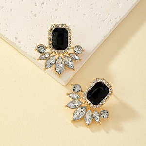 Orecchini vintage dorati con pietra nera e cristalli con design a ventaglio elegante