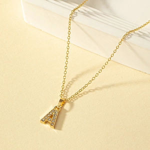 Collana con Ciondolo a Lettera Iniziale in Lega Dorata Minimalista con Strass per Donna Gioielli Iniziali Personalizzati Regalo