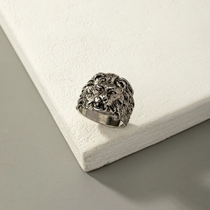 Retro Hip-Hop Löwenkopf Ring in Altsilber-Finish mit 3D-Gravur im coolen Punk-Stil