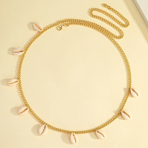 Chaîne de taille dorée avec coquillages blancs pour un style bohème de plage sexy