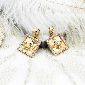 18K Vergoldeter Kupfer Lilie Anhänger Für Schmuckherstellung DIY Quadratisch Mikro Pave Strass Französisches Vintage Charme Zubehör