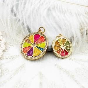 Pendentifs fruits arc-en-ciel plaqués or 18K avec émail coloré et accents en zircon