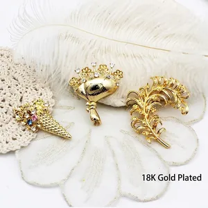 Elegant 18K Gold Plated Copper Brooch Pin For Women Rhinestone Faux Artificial Pearl Feather Flower Bouquet Ice Cream Fashion Accessory