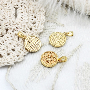 Détails de pendentifs plaqués or 18 carats avec caractères Fu et nuages de bon augure