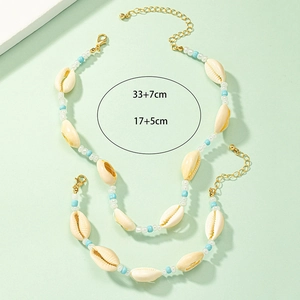 Detail view of shell necklace 33+7cm and bracelet 17+5cm with blue beads