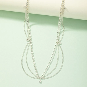 Chaîne de corps argentée multicouche avec strass brillants pour accessoire de taille chic