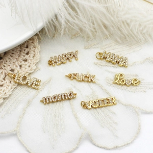 Pendentif Lettre en Cuivre et Strass Plaqué Or 18K Breloques de Mots pour DIY Collier Bracelet Bijoux Happy Mama Love OMG