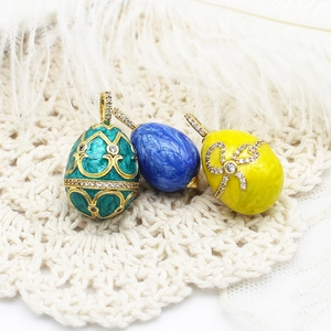 Colgantes de huevo estilo Fabergé bañados en oro 18K con esmalte y circonitas para joyas