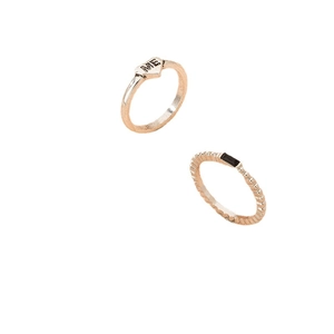 Minimalistische ringenset met hartgravure ME en zwarte edelsteen in zilveren afwerking