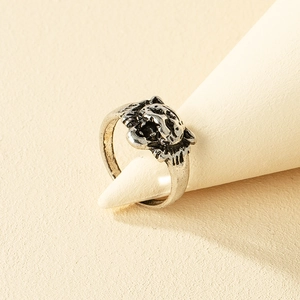 Vintage lion head ring with oxidized silver finish and detailed animal carving