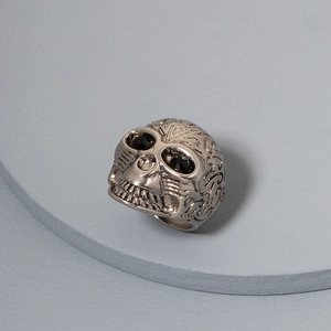 Retro punk skull ring in antique silver finish with black gemstone eyes for men