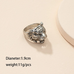 Detailed view of vintage tiger head ring showing 1.9cm diameter and 11g weight specs