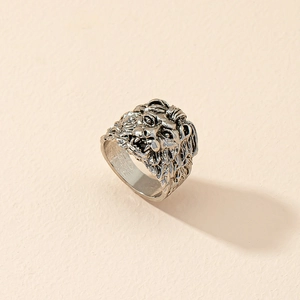 Vintage lion head ring in oxidized silver finish with detailed mane carving for unisex