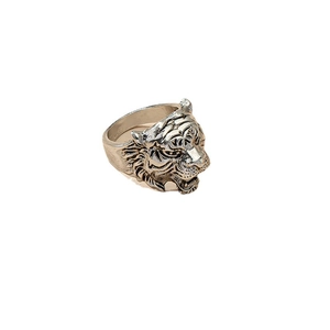 Vintage silver lion head ring for men and women with detailed engraved animal texture