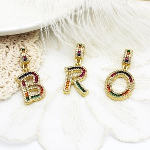 Pendentif lettre en zircons arc-en-ciel et collier plaqué en or véritable 18 carats