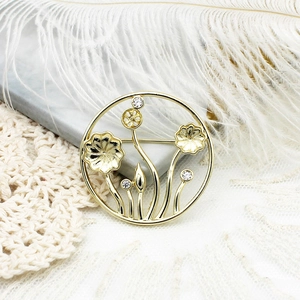 Elegant gold lotus bow brooch with white pearls and micro-set rhinestones for coats