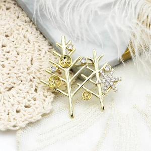Eleganter goldener Zweig-Brosche mit Kristallen für DIY-Perlen-Mantel-Accessoire