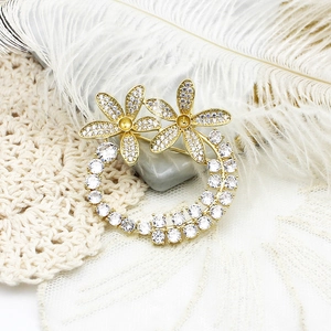 Elegant gold dandelion wreath brooch with pavé diamonds and sparkling clear cubic zirconia