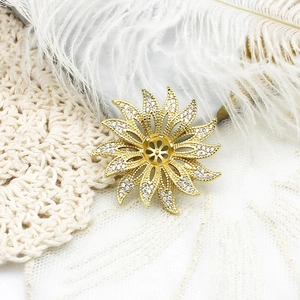 Elegant gold micro-pave dandelion brooch with sparkling cubic zirconia on feathers