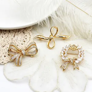 Elegant 18K Gold Plated Copper Bowknot Brooch For Women Sparkling Rhinestone Inlaid Ribbon Wreath Brooches For Coat Suit Jewelry Gift