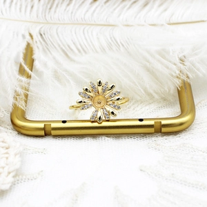18K gold plated daisy flower ring with zircon petals and adjustable pearl setting