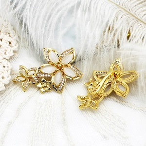Elegante 18K vergulde bloemsluiting met kattenoogsteen en kristallen versieringen