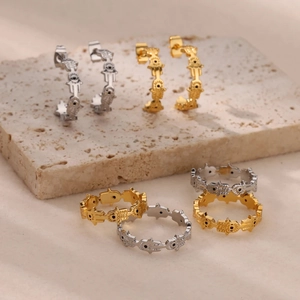 Hamsa-Hand Ohrringe und Ringe Set in C-Form mit Gold- und Silberbeschichtung