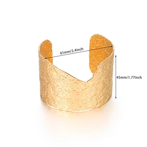 Bracelet manchette large martelé plaqué or 18K en acier inoxydable au design ouvert en C