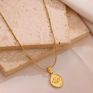 Collana vintage placcata oro 18K con ciondolo a loto e catena a serpente con perline