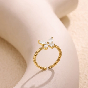 Elegante gouden vlinder open ring met marquise zirkoon en gedraaide ringband textuur