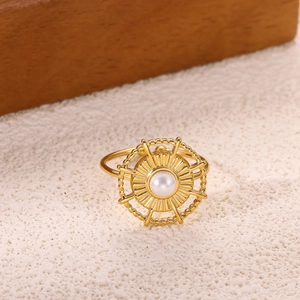 Vintage 18K gold plated stainless steel ring with pearl and geometric sunburst pattern