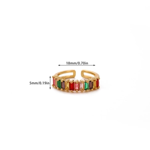 Dettaglio anello in oro 18K con zirconi multicolore e dimensioni del prodotto