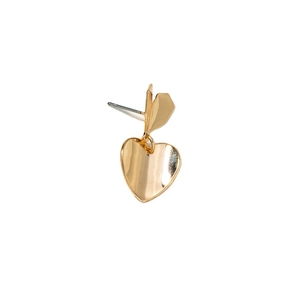Elegante goldene Herzohrringe mit geometrischen Steckern und polierter Oberfläche