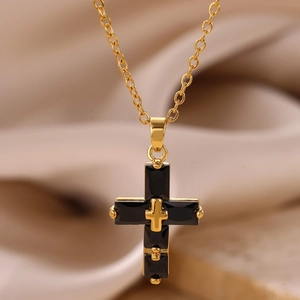 Collana a croce punk vintage con zirconi neri e catena in acciaio al titanio