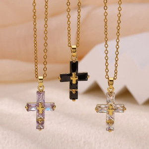 Collana con Pendente a Croce in Acciaio Inossidabile 304 Vintage Punk per Uomo Donna Placcato Oro con Zirconia Gioielli Regalo Cristiano