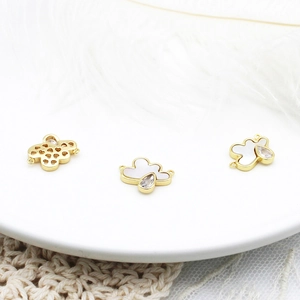 Colgante de nube chapado en oro de 18K con nácar blanco y circón para joyería DIY