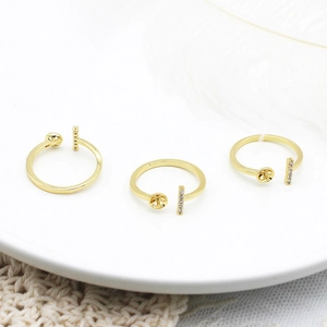 Macro shot of 18K gold plated bow jewelry ring base with vertical bar for DIY pearls