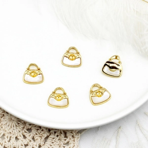 Cinq pendentifs de sac en plaqué or 18 carats avec incrustation de nacre pour bijoux DIY