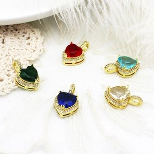 Set di collane con ciondolo a cuore placcato oro con zirconi colorati micro-incastonati