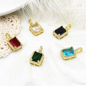 Lussuoso Pendente in Rame Placcato Oro Reale Con Micro Pavé di Zirconia e Vetro a Forma di Cuore Stella Quadrato Solo Ciondolo Senza Catena