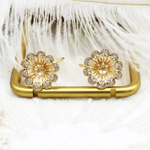 Goldene Sonnenblumen-Ohrringbasis mit Zirkonia und Perlenfassung für DIY-Schmuck
