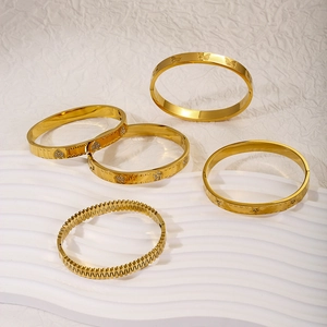 Set di bracciali classici placcati in oro 18K con zirconi e motivi a farfalla