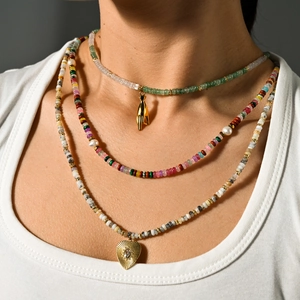 Collana di Perline in Pietra Naturale Fatta a Mano per Donna in Acciaio Inossidabile Placcato Oro Cuore Mano Hamsa Gioielli
