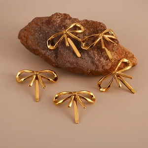 Classic 18K gold-plated dragonfly hair clips set on natural stone for luxury hair styling