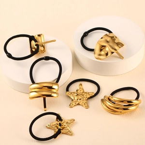 Élastiques cheveux noirs minimalistes avec breloques géométriques en acier doré 18K
