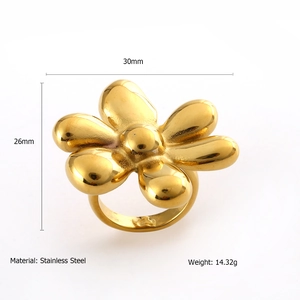 Detailansicht eines 18K vergoldeten Edelstahlrings in Blumenform mit Maßen