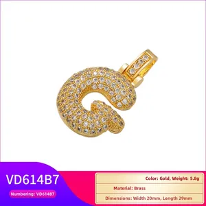 Pendentif lettre G en laiton doré avec pierres zircons et dimensions du bijou hip hop