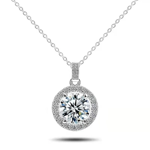 Klassische silberne Halo-Halskette mit rundem Zirkonia-Anhänger an feiner Gliederkette