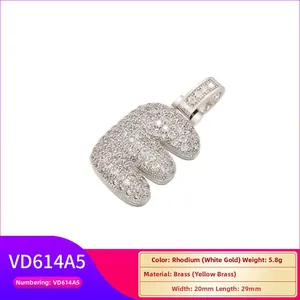 Détails du pendentif lettre E hip hop serti de zircons, dimensions 20x29mm et 5,8g