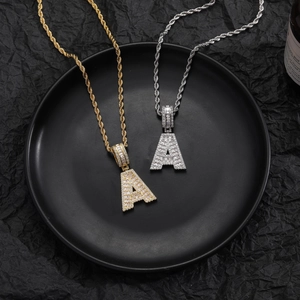 Collana hip hop con ciondolo lettera A in zirconi cubici finitura oro e argento